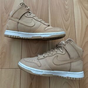 Nike Dunk High Premium
Vachetta Tan (Women's 6.5)